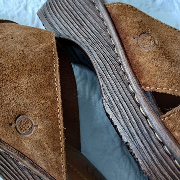 BORN LEATHER EXTRA CUSHION INSOLE SLIP ON WEDGE SANDALS - Picture 9 of 12